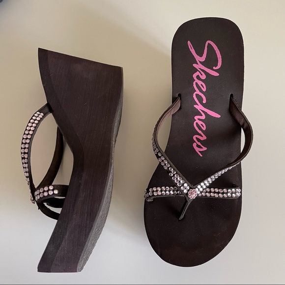 Skechers Shoes - 🤎 Y2K Brown and Pink Rhinestone Platform Flip Flops 🤎